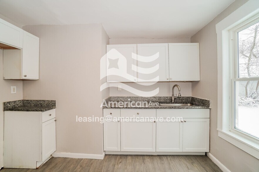 Building Photo - 2459 Lexington Ave