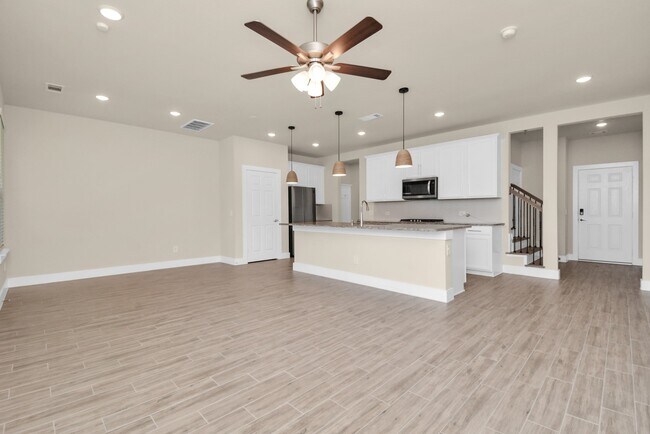 Building Photo - 1722 Summerlyn Ter Dr