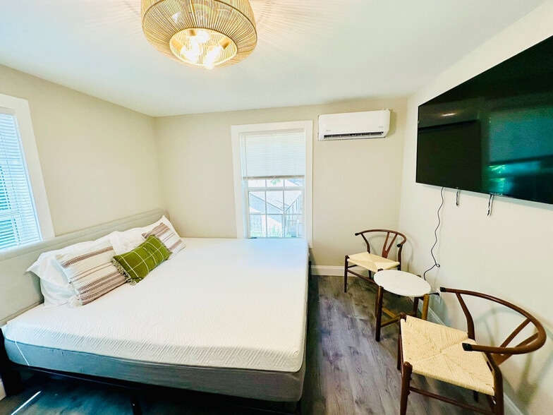 Building Photo - 1 Christopher St