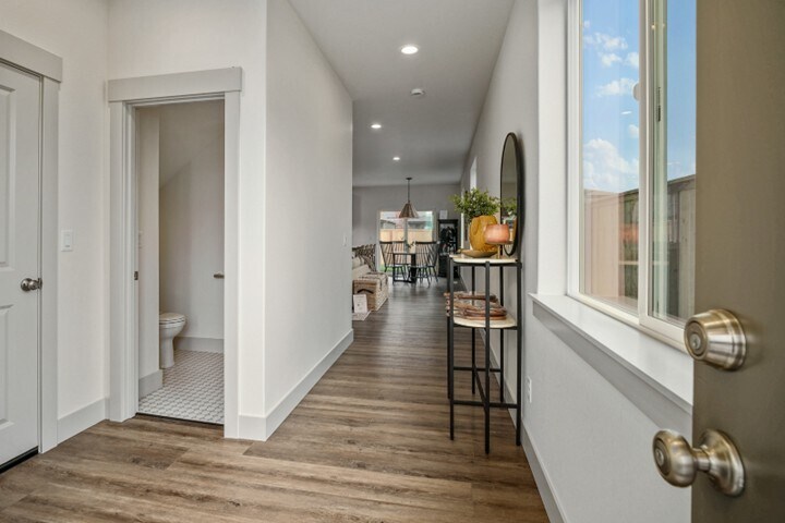 Building Photo - 1321 Oppek St NE