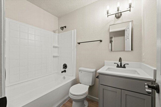 Building Photo - 2621 S Wavecrest Ct