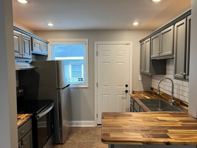 Building Photo - FIRST MONTH FREE with a 24-month lease and signed by 4/15/26.