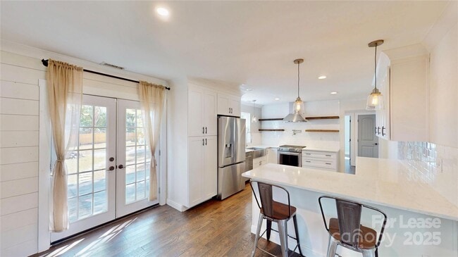 Building Photo - 1412 N Sharon Amity Rd