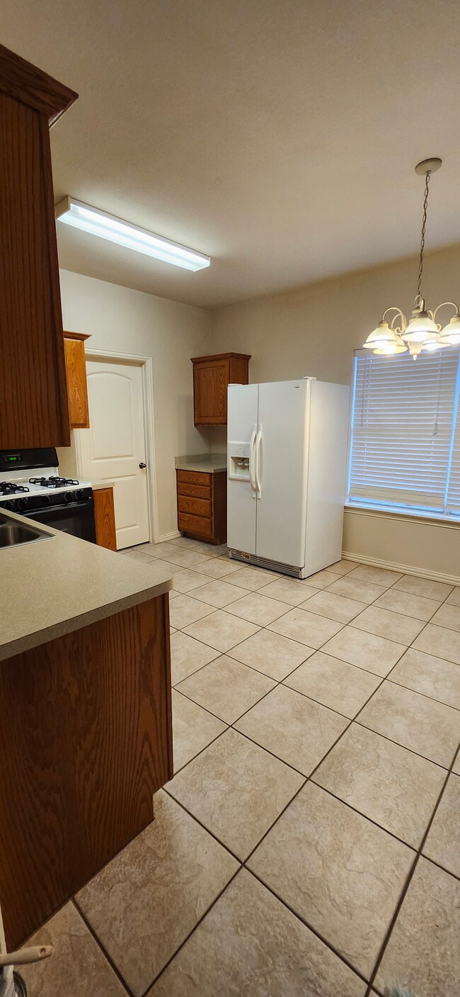 Building Photo - 215 N Prairie St