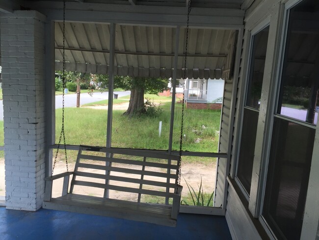 Building Photo - **UPCOMING**4 bedroom / 2 bathroom Home fo...