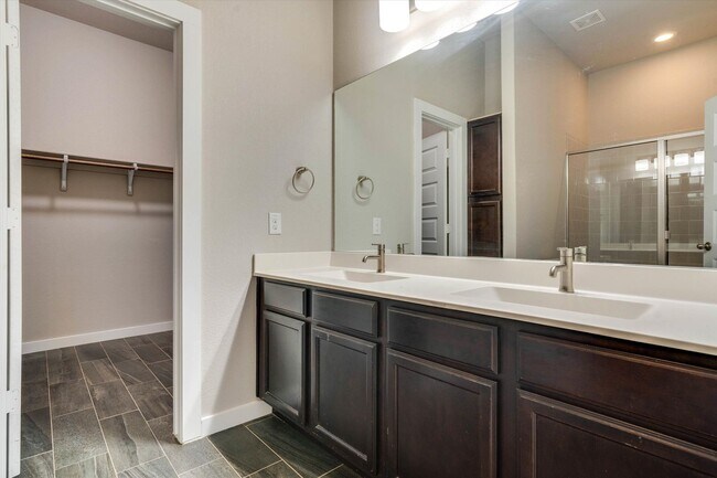 Building Photo - 130 Hidden Springs Dr