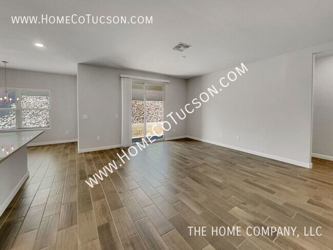 Building Photo - 553 W Weldon St