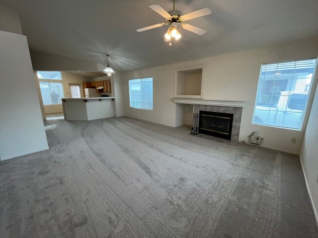 Building Photo - 3 Bed| 2 Bath | 1215 SF | Private Driveway + Garage | Single Story| Tenant pays $175 monthly for ...