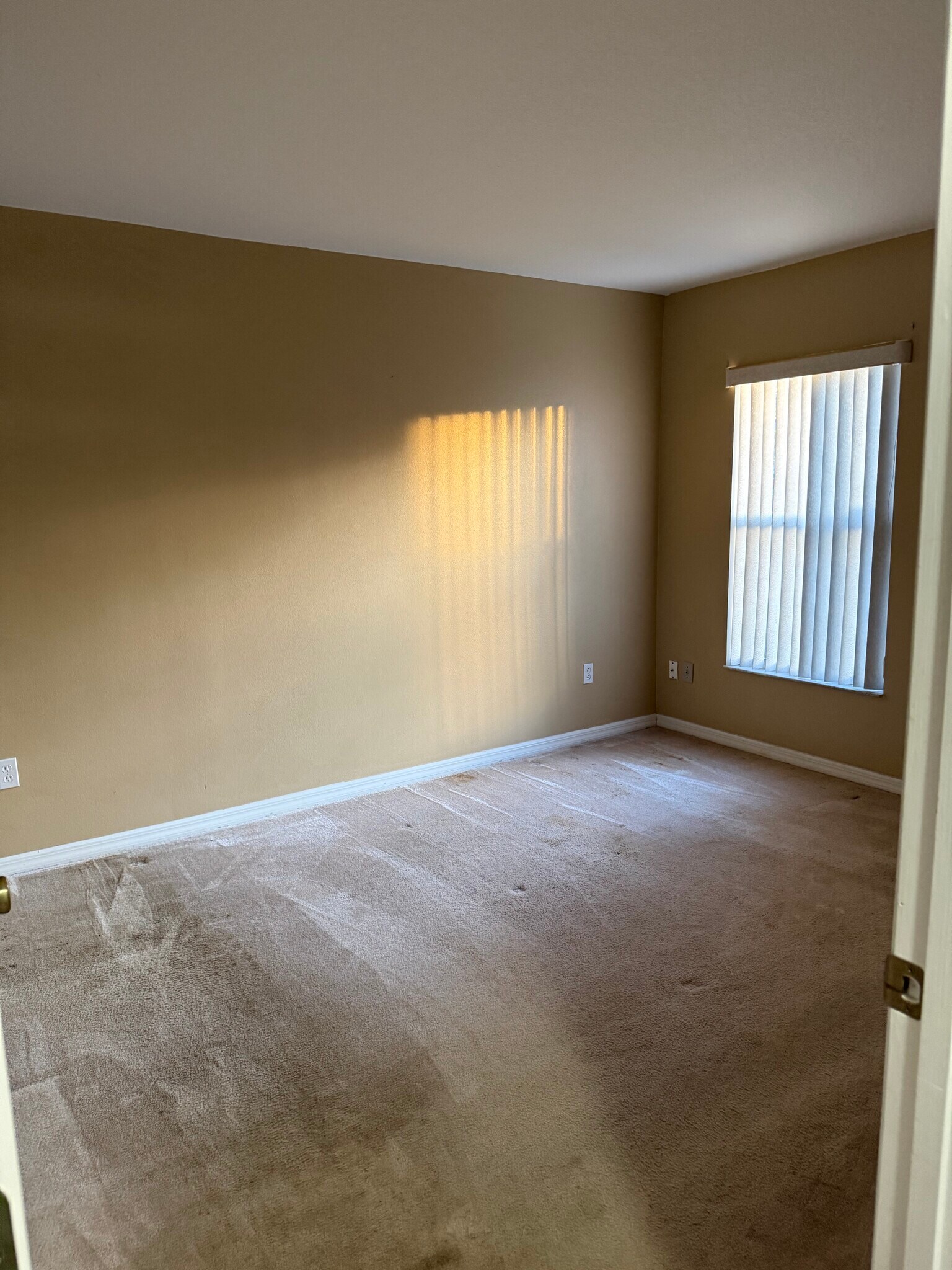 Building Photo - 49 Hemlock Trce