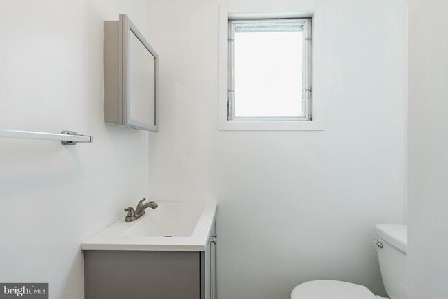 Building Photo - 724 Moyer St