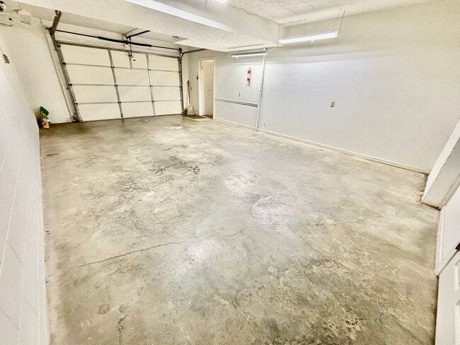 Building Photo - 3 Bedroom Home in Danville!