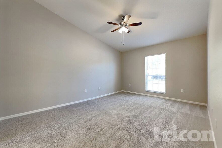 Building Photo - 10752 Carloway Hills Dr