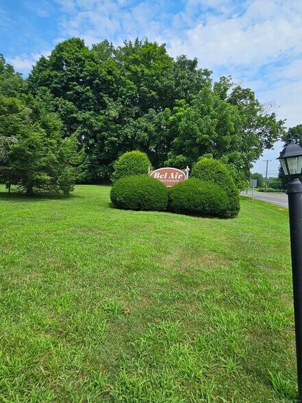 Building Photo - 36 Belair Dr