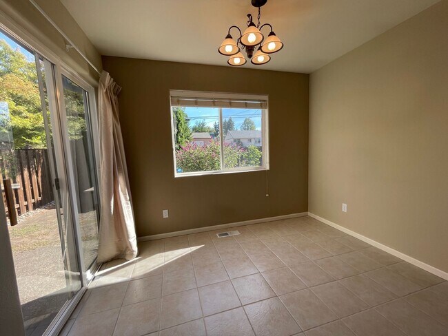 Building Photo - 14790 NW Yellowstone Ct