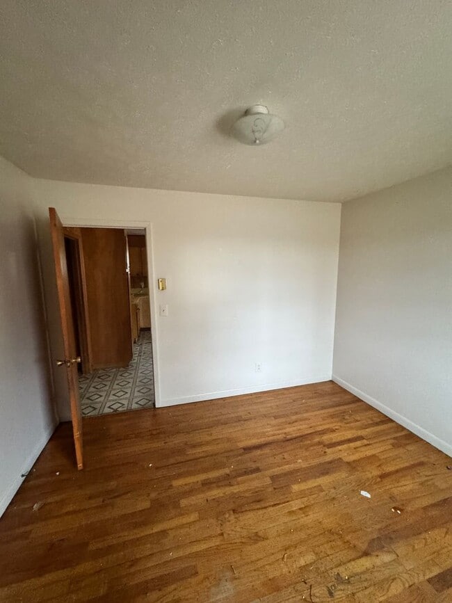 Building Photo - 2 bedroom / 1 office / 1 bathroom in Shelby, NC