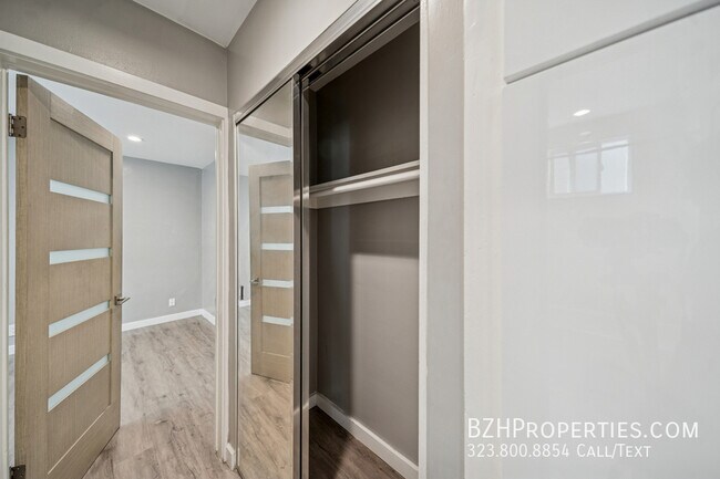 Building Photo - 252 S New Hampshire Ave