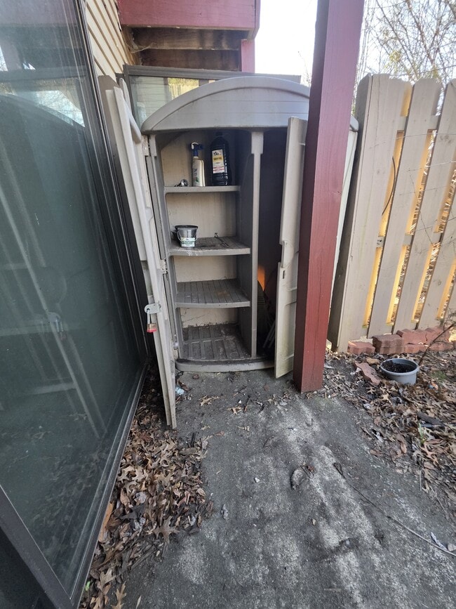 Building Photo - 122 Chelsea Cir