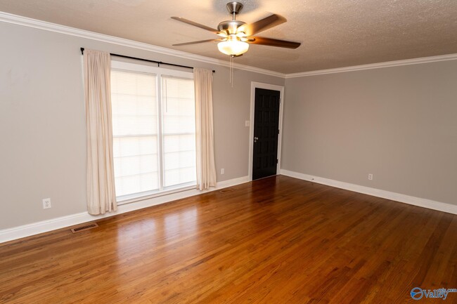 Building Photo - 2215 Fairfax St NE