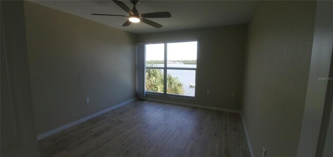 Building Photo - 1859 Shore Dr S