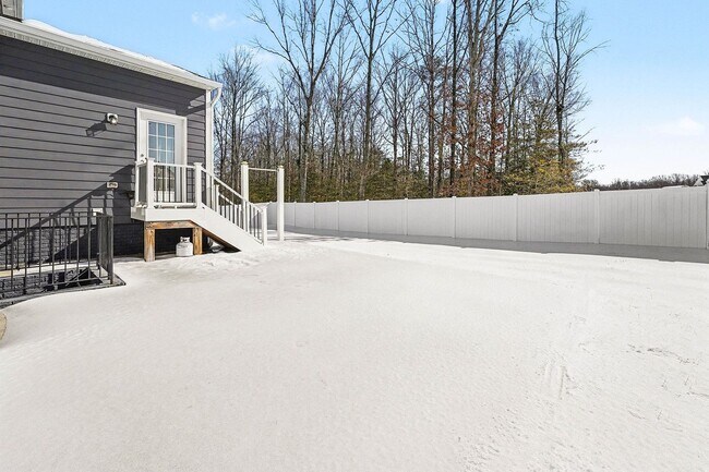 Building Photo - Luxurious Living Lewis Style: A Spacious 5-Bedroom Home with Modern Elegance