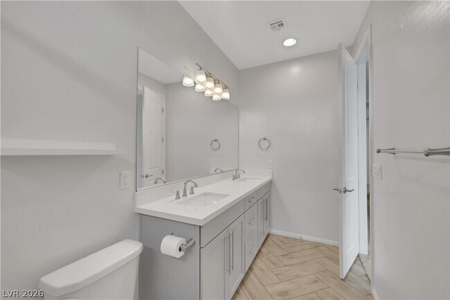 Building Photo - 11696 Redwood Mountain Ave