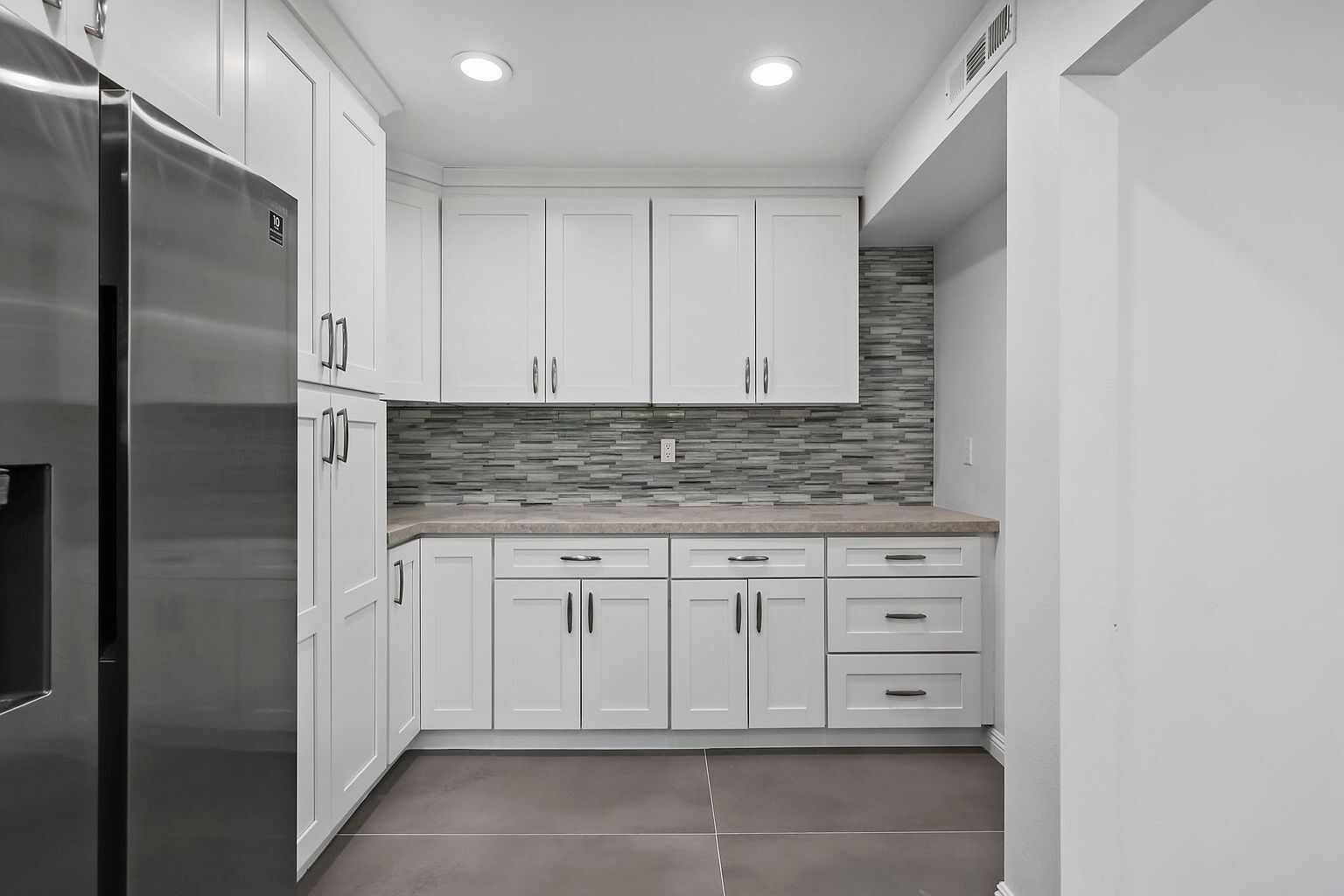 Building Photo - 6145 Whitsett Ave