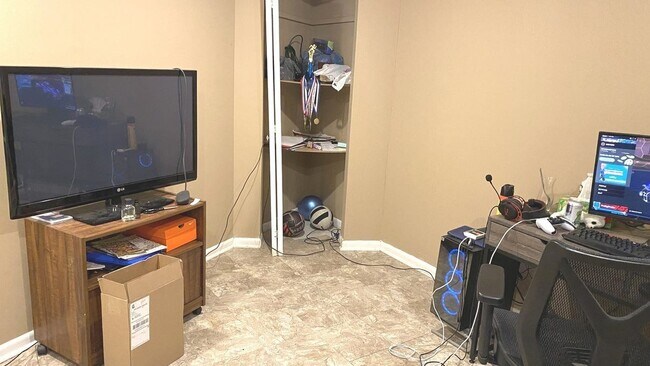 Building Photo - 322 Inverrary Ln