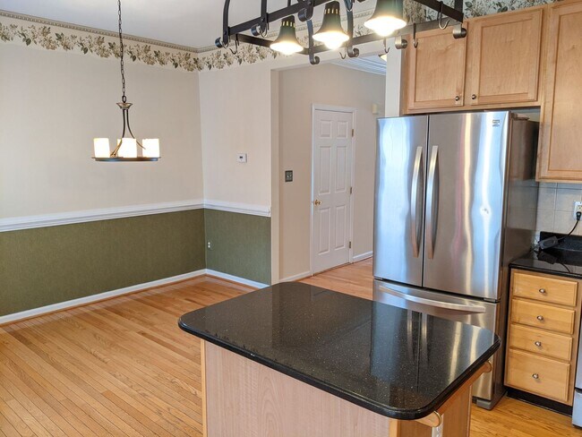 Building Photo - Townhouse in Spring Ridge community - OAKDALE school district - available before the holidays!