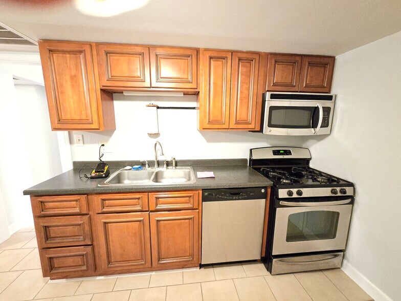 Kitchen - 1732 Ridgeway Ave NW