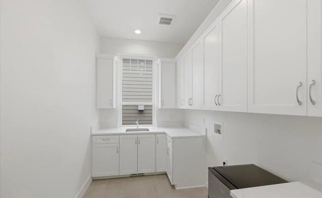 Building Photo - Spacious Custom Built Home in NW Corvallis