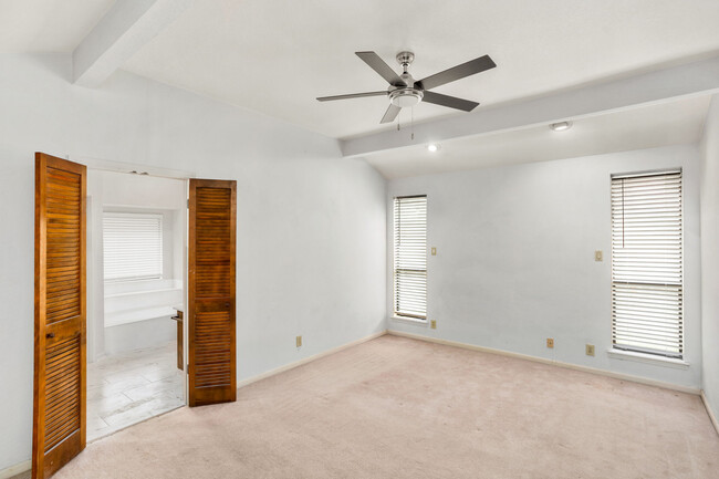 Building Photo - 13722 Hunters Hawk