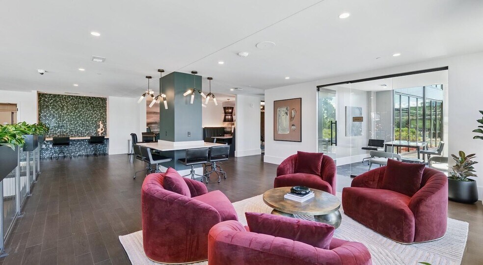 Building Photo - 1007 S Mint St