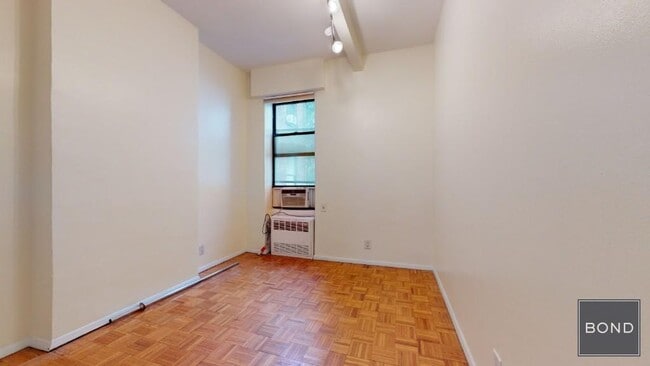 Building Photo - 955 Second Avenue