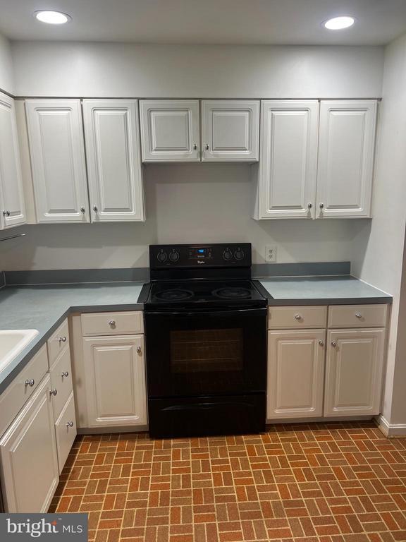 Building Photo - 2040 Golf Course Dr