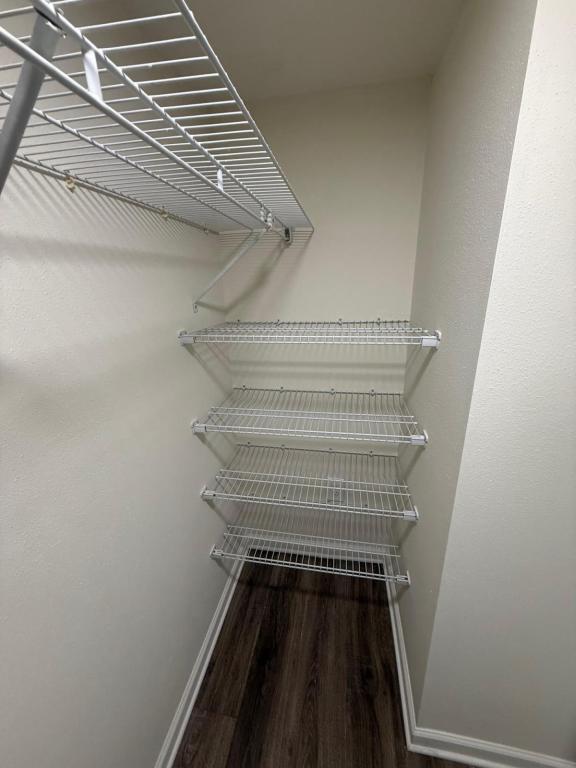 Building Photo - 925 N Halifax Ave