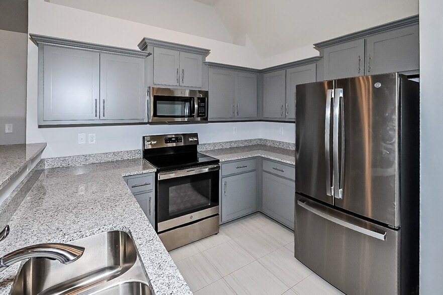 Building Photo - 5315 Holly Ridge Dr