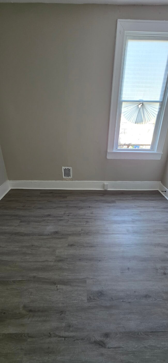 Building Photo - 1411 Bloomingdale Rd