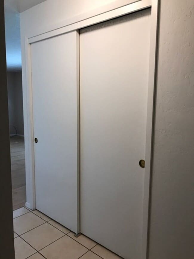 Building Photo - 787 Meadows Dr