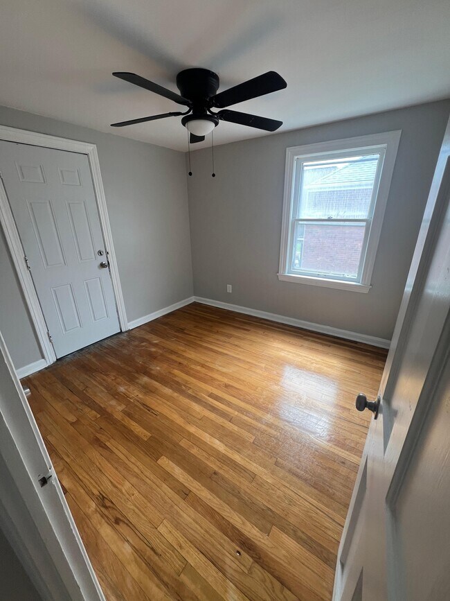 Building Photo - 525 E 222nd St