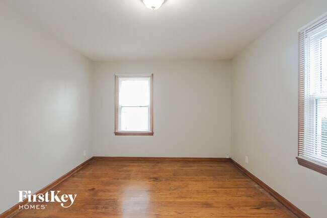 Building Photo - 311 N Boehning St