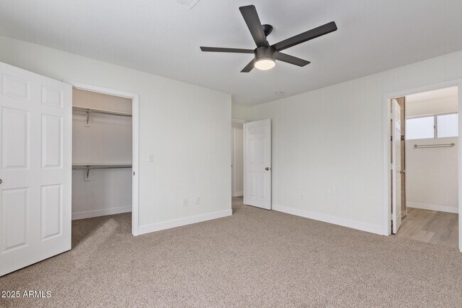 Building Photo - 829 N Bluejay Dr