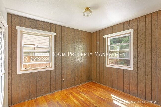 Building Photo - 3740 SE Tibbetts St