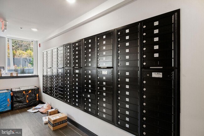 Building Photo - 3449 Scotts Ln