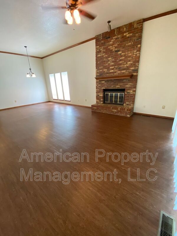Building Photo - P2-1Q- 7704 S. Hudson Ave