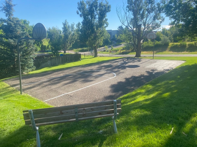 Building Photo - 501 Golden Cir