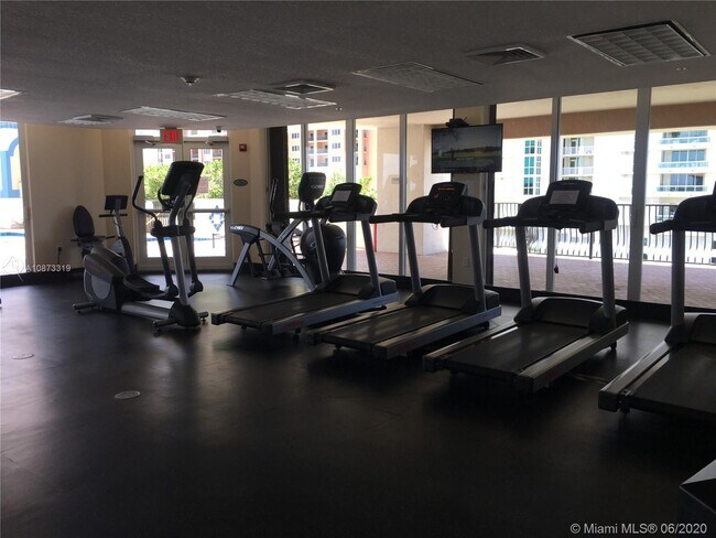 Building Photo - 100 S Birch Rd