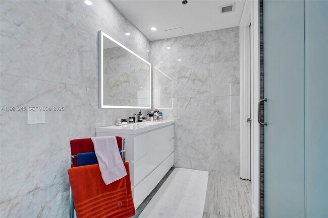 Building Photo - 1100 Biscayne Blvd