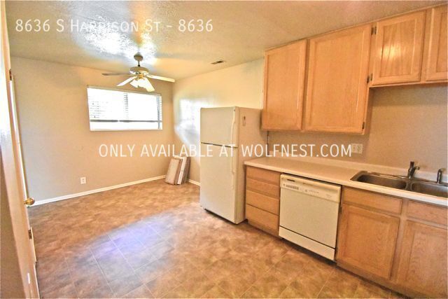 Building Photo - Adorable 2 Bed Sandy Condo! No Deposit Opt...