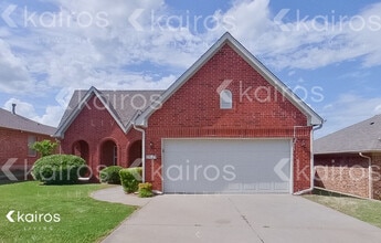 Building Photo - 2421 Arbor Dr