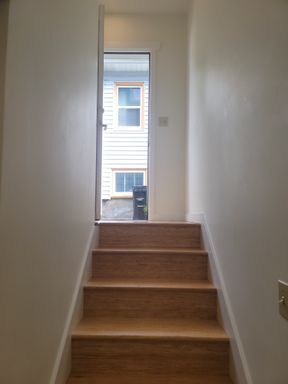 Building Photo - Spacious 2 Bedroom/ 1 bath lower unit in D...